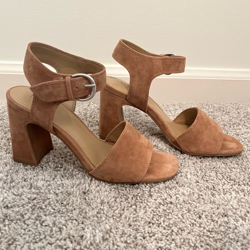 NYDJ Liz suede block heel sandals 6 nude tan - Picture 2 of 7